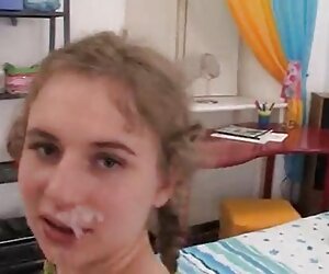 متعرج فتاة مع مقاطع جنس عنيف كس